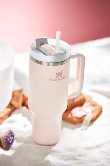 Stanley Quencher H2.0 FlowState Stainless Steel Vacuum Insulated Tumbler with Lid and Straw for Water, Iced Tea or Coffee, Smoothie and More, Rose Quartz 2.0, 30 OZ / 0.89 L